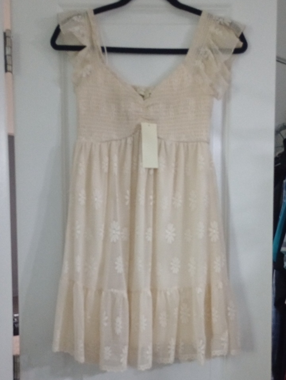 NWT Cream Floral Daisy Cottage Lace Midi Dress with Ruffled Shoulders Size S